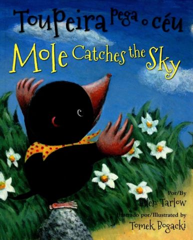 Mole Catches the Sky (Portuguese/English) - Ellen Tarlow - 9781595727329